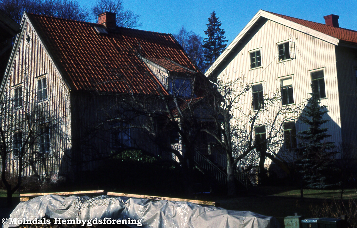 Kärra Hökegård i Mölndal, år 1975. Föreståndarbostaden som blev arrendatorbostad. Arrendatorn var Ivar Brogren.