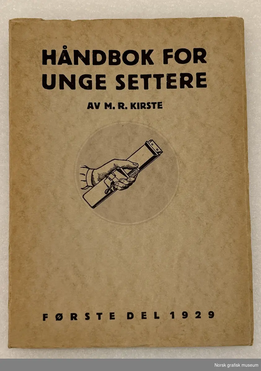 "Håndbok for unge settere. Første del 1929" av M. R. Kirste.
Hovedkapitler i innholdsfortegnelsen: