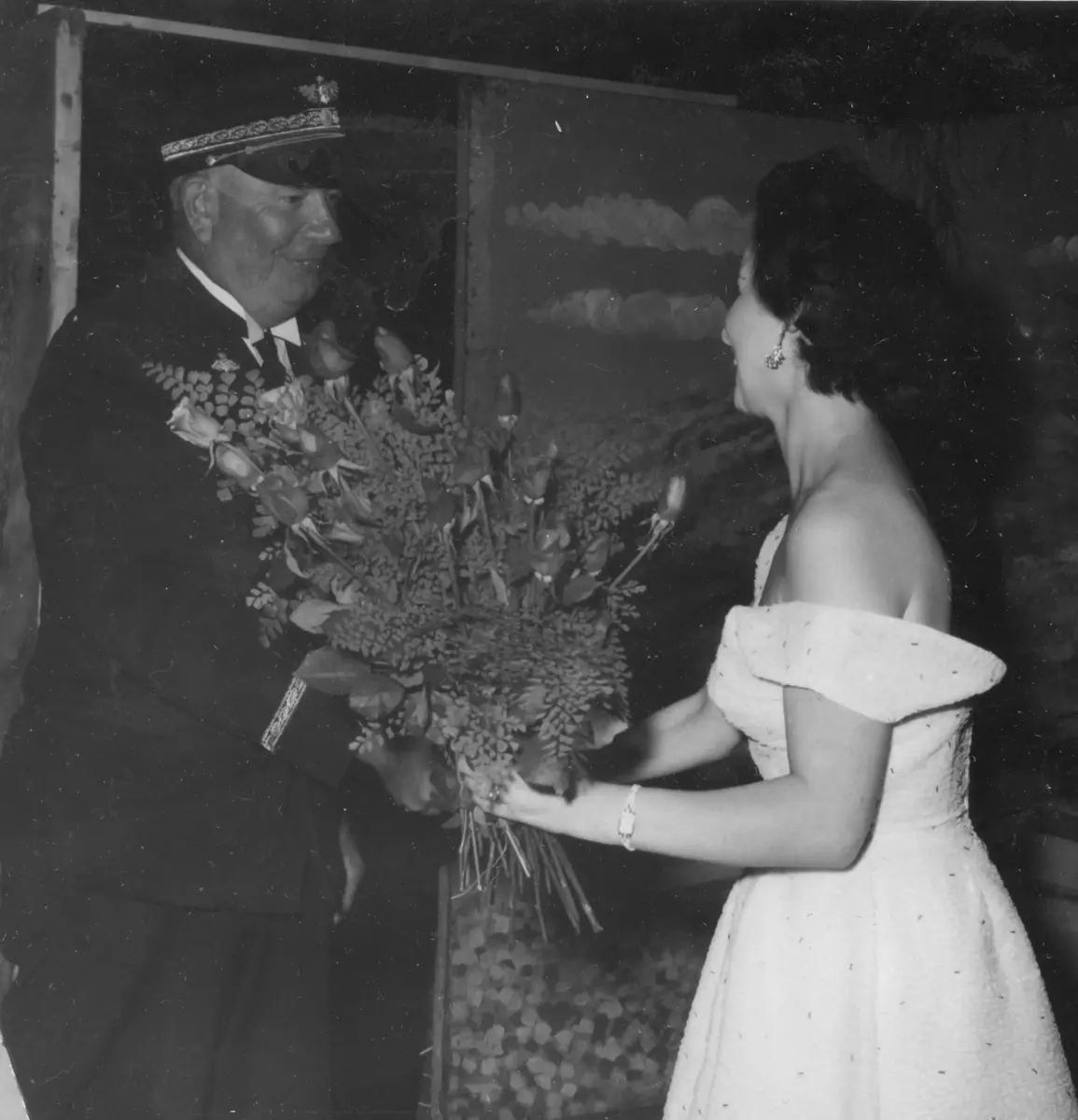 Turinge marknad 1956. Söndagen 15 juli var attraktionen sångerskan Ulla Sallert