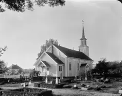 Hønefoss kirke ble innviet i 1862.Kirken er oppført av bindi