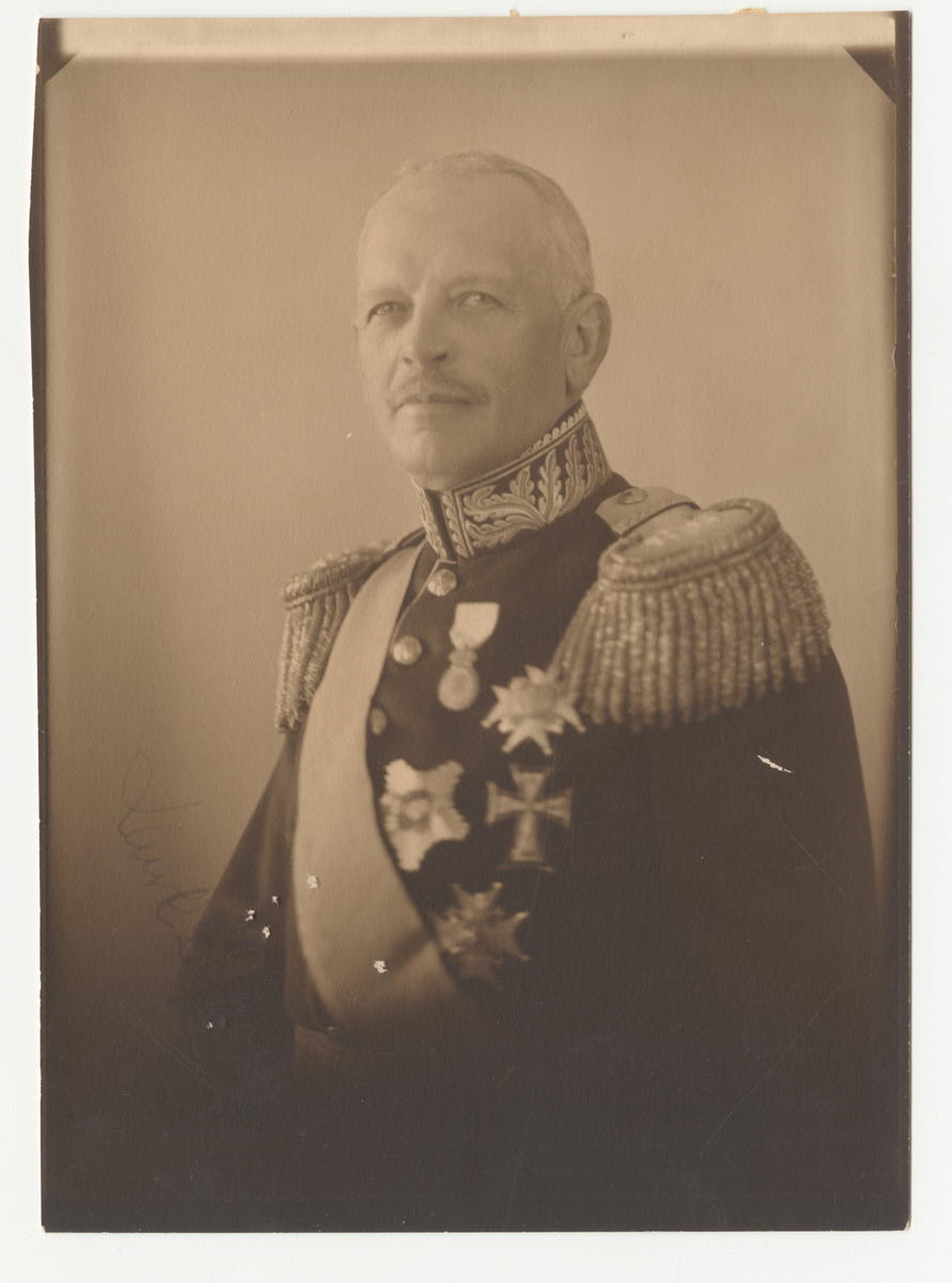 Porträtt av generallöjtnant Lars Sparre.