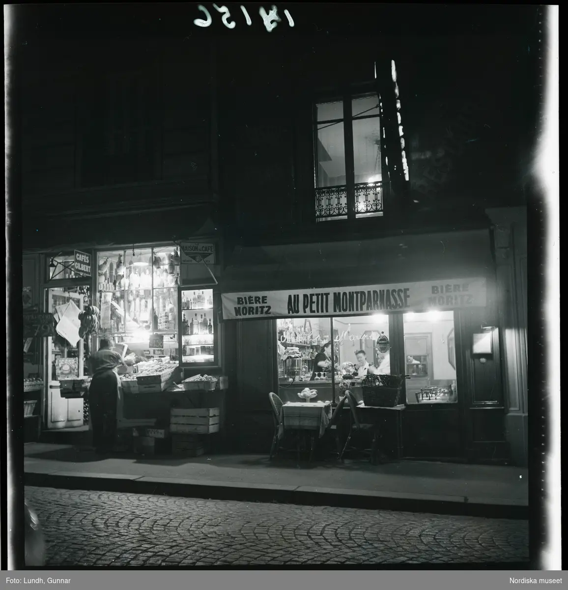 1950. Paris. Butik "Au petit Montparnasse" Exteriör
