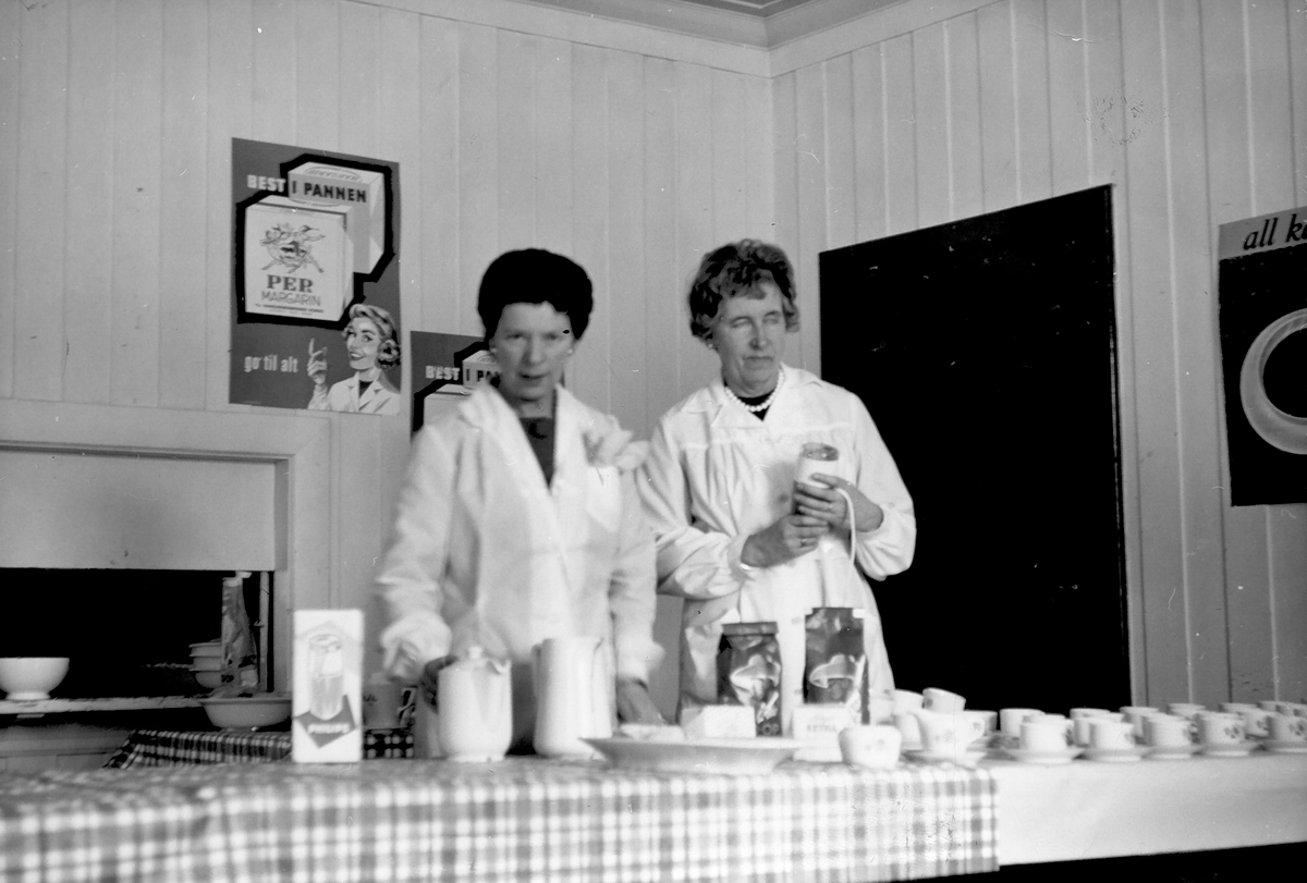 Varedemonstrasjon med smaking, Samvirkelaget i Hvittingfoss på 60-tallet.