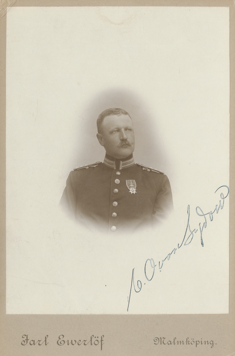 Porträtt av Carl-Otto August von Sydow, kapten vid Södermanlands regemente.