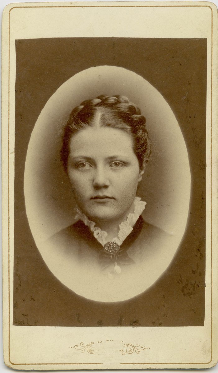 Porträtt på Augusta von Post. Född den 9 september år 1860.