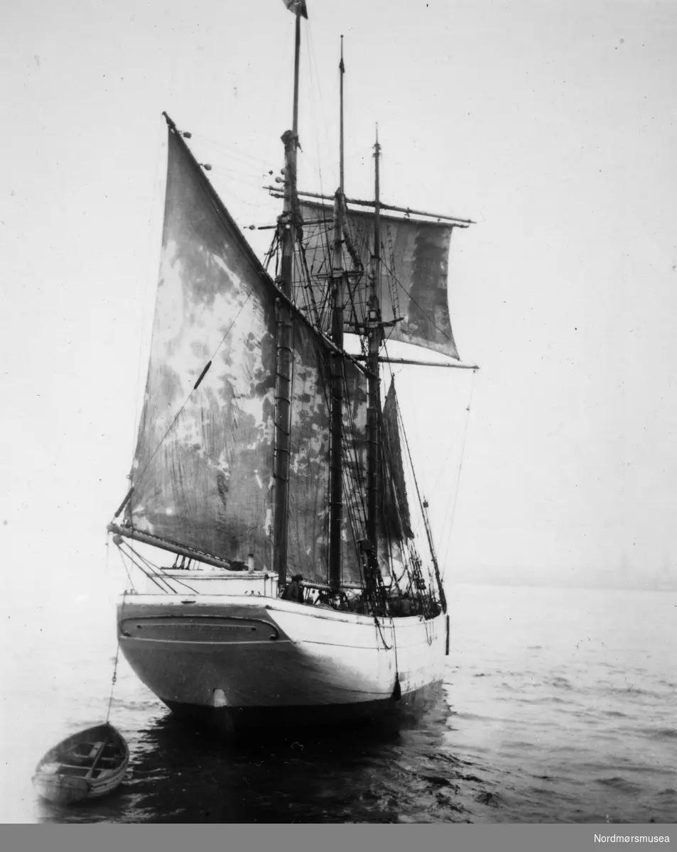 Foto. Tekst: "French schooner 'Louisette Marie' of Benic (?). Photo taken in Mersey."