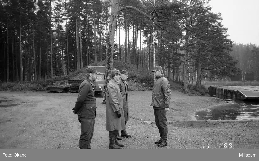 Från vänster: löjtnant Hans-Christer Hellman, Ing 2; okänd; Börje Seltin, Ing 2; okänd.