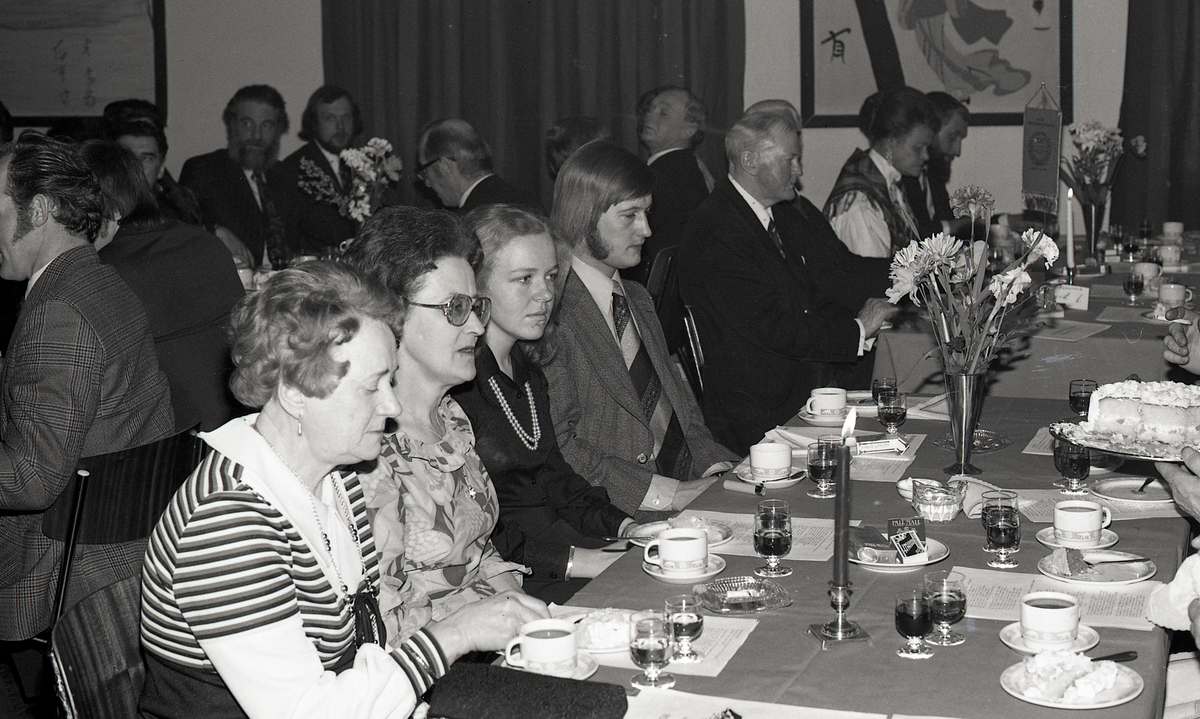 Longyearbyen arbeiderforenings jubileumsfest i Nysalen, 1975. 