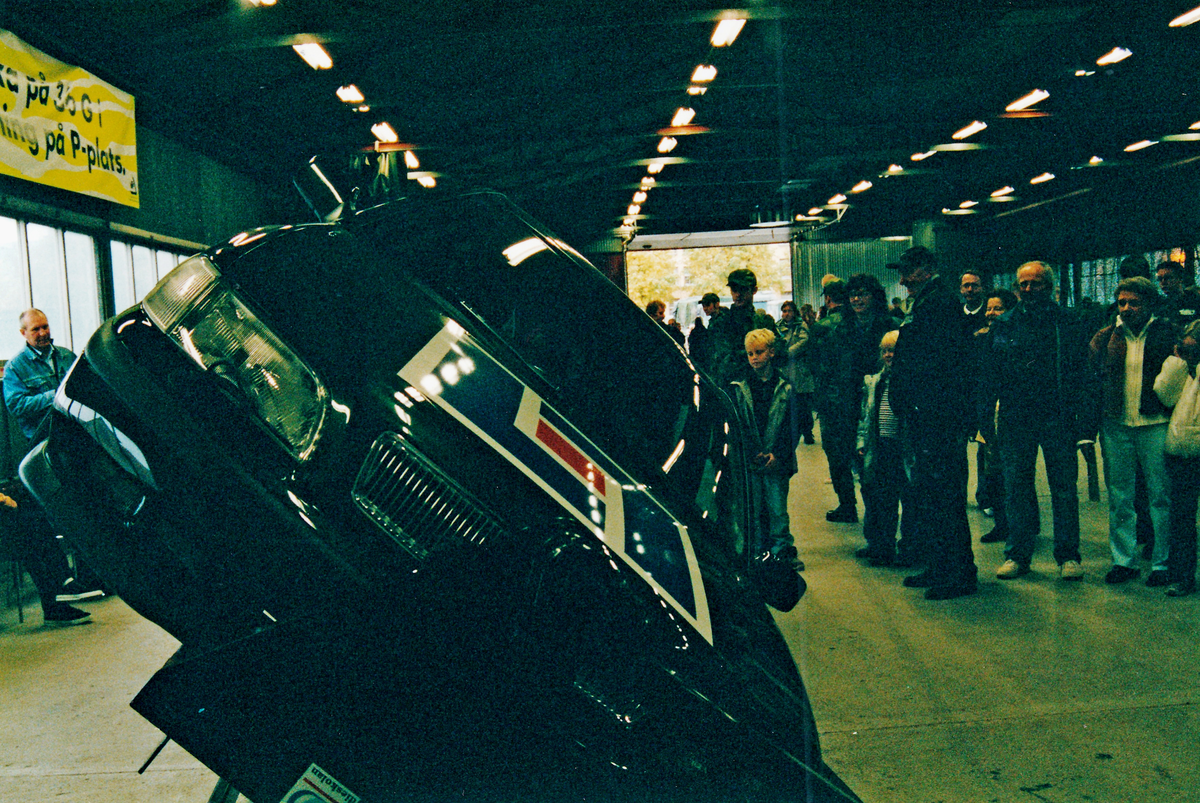 Förevisning av vältrigg för personbil på regementets dag vid T 2 hösten 2002.