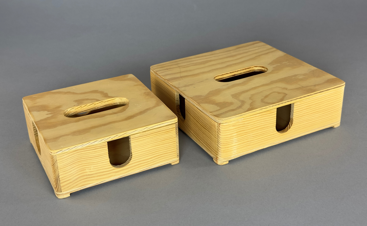 Servetthållare med lock i trä och plywood.