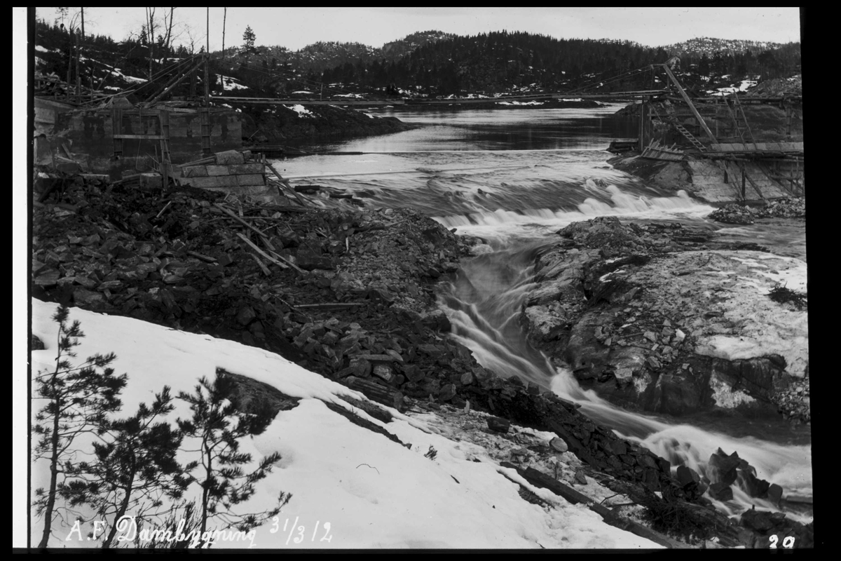 Arendal Fossekompani i begynnelsen av 1900-tallet
CD merket 0565, Bilde: 69
Sted: Haugsjå
Beskrivelse: Byggearbeid dam