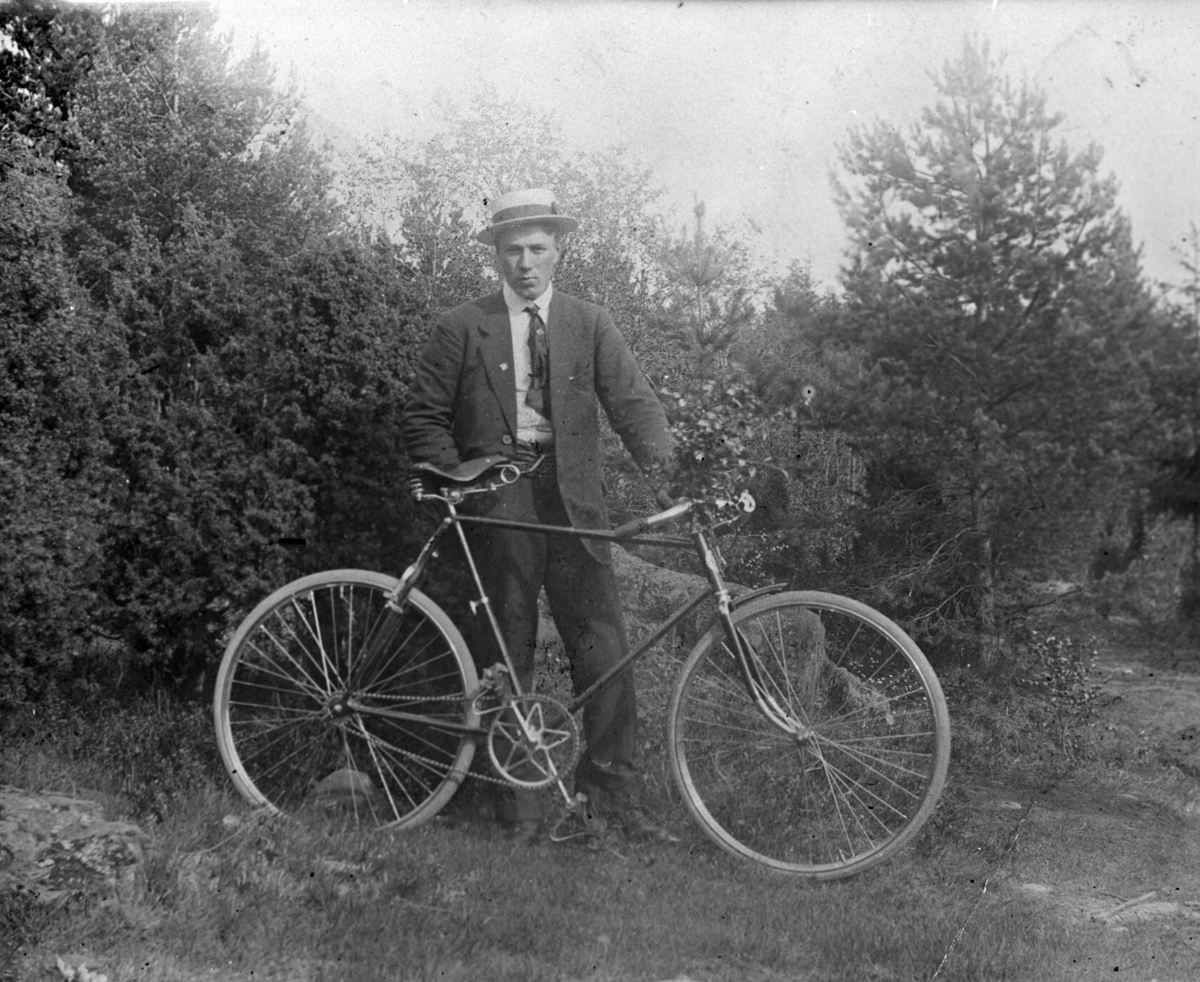 Alf Feiring med sykkel.
