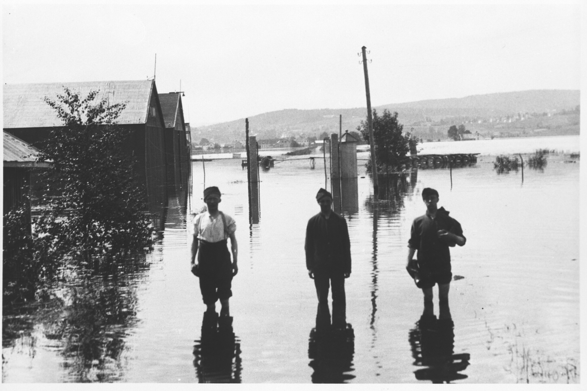 Kjeller flyplass oversvømmet i 1927.