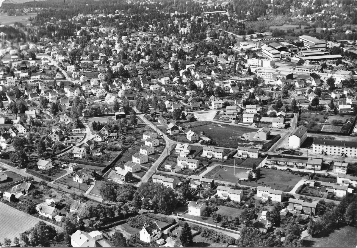 Flyfoto panorama over Strømmen mot vest-sydvest 1956-57.