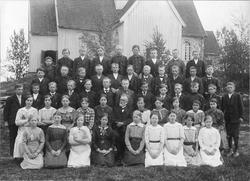 Konfirmantbilde. Gjerdrum kirke, sokneprest Grøndahl.