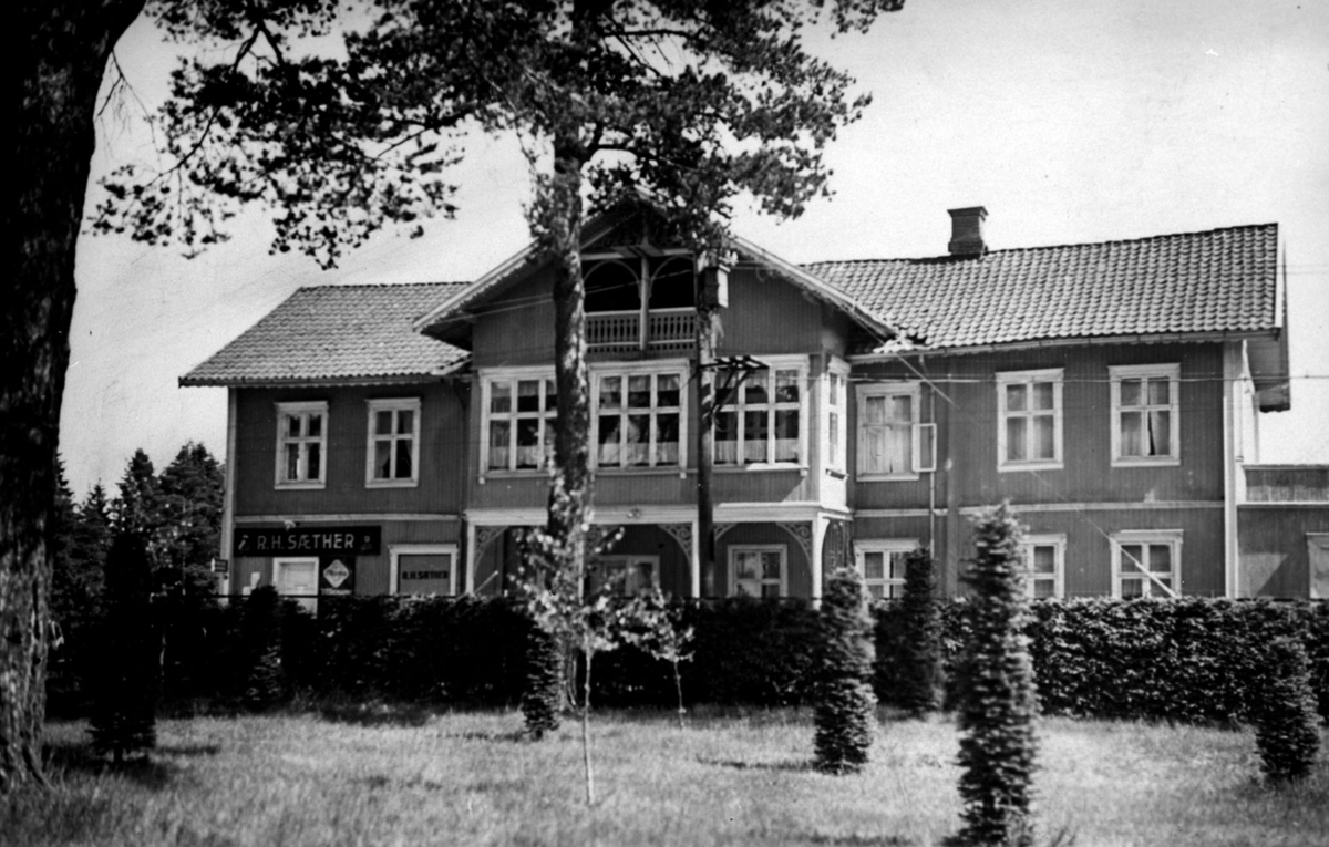 Kjøpmann Sæters hus i Østerike, Køgler huset. Parken i forgrunnen tilhørte huseiren.