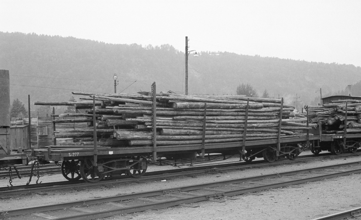 Setesdalsbanens godsvogn To 277 lastet med tømmer