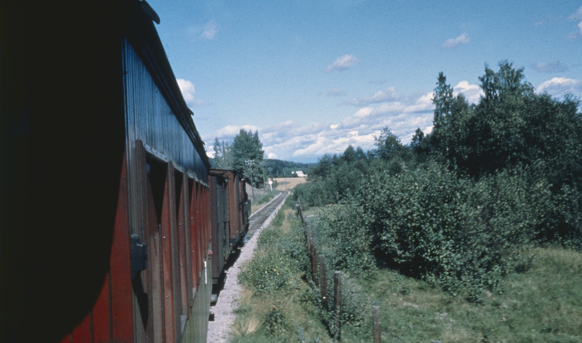 Utsikt fra kupevinduet underveis i tog 2058 retning Sørumsand