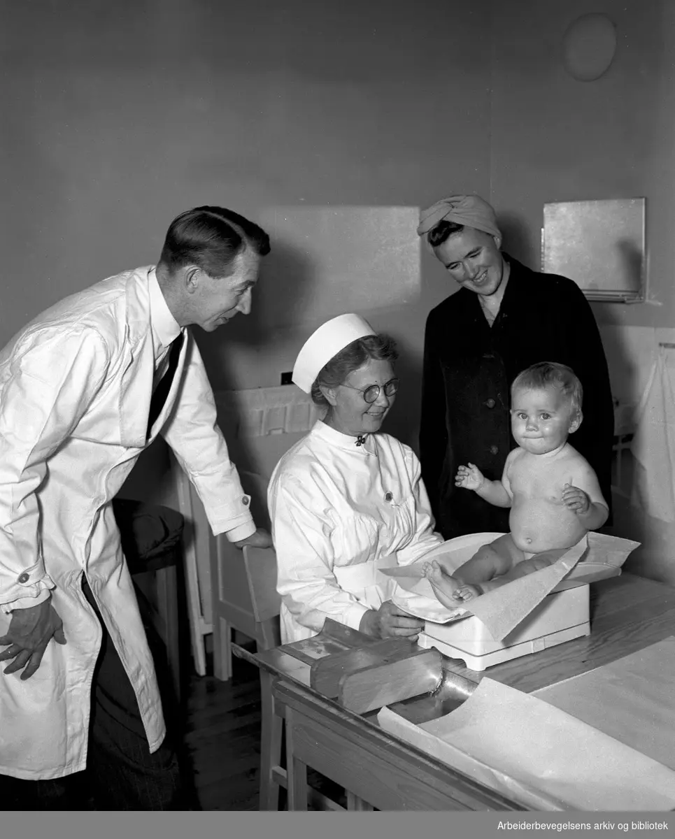 Spebarnskontroll på Huseby helsestasjon,.oktober 1949.