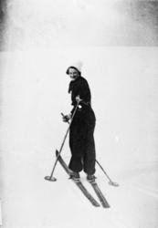 Beret Bergset (Gjermundnes) i skidress som var ein god del b