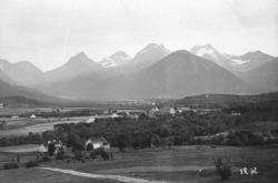 Tresfjorden sett mot Øvstedal. 1917