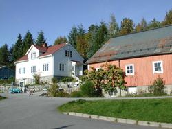 Bjørnplassen lå like nord for Langmyra skole med husene på p