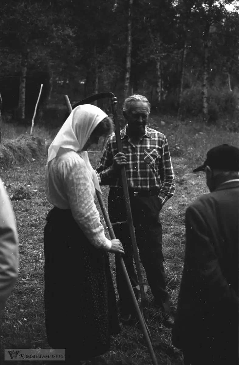 Slottonn under olsok på Romsdalsmuseet 1986..(aktører fra Aukra bondekvinnelag)