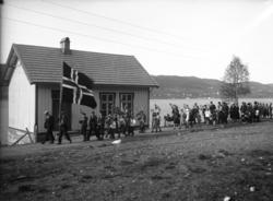 17 Mai tog ved Risan skole rundt ca 1931-32. .Nyveien Solemd