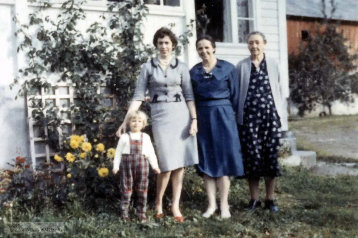 Fire generasjoner i Torvika i 1962.