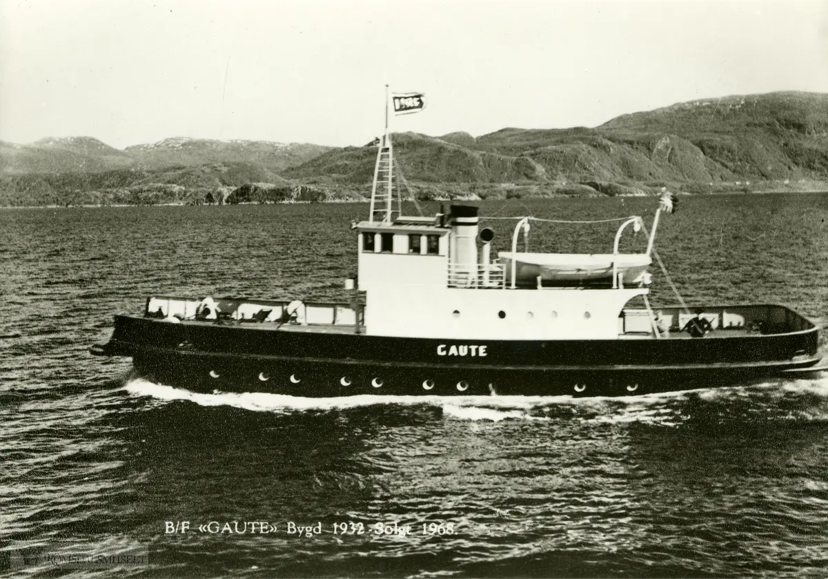 B/F Gaute bygd 1932 solgt 1968..På dette bildet av B/F "Gaute" framstår fartøyet litt annerledes enn på de tidlige bildene. "Gaute" var bygd og overlevert i mai 1932. Skroget var opprinnelig lysgrått. I 1955 ble "Gaute" overtatt av Møre og Romsdal Fylkesbåtar (MRF) og satt inn i ulike ferjeruter. I 1957 ble det originale overbygget fjernet og erstattet av et mindre overbygg på babord side. Det åpnet muligheten for gjennomkjøring for høyere kjøretøyer. Skroget ble malt svart som andre MRF-fartøyer, og på bildet ser vi MRF-flagget over styrhuset.