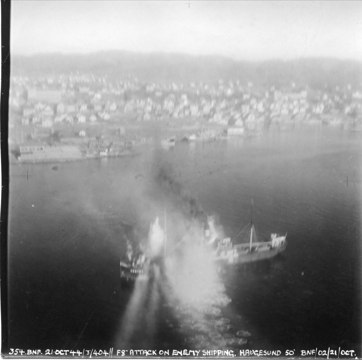 Fly fra 404 skvadronen angriper fiendtlige skip i Haugesund, 21. oktober 1944.