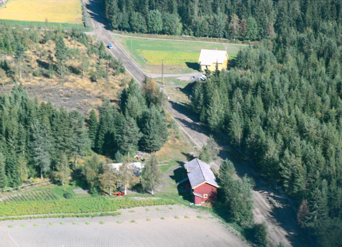 Flyfoto Heimdalsvegen 22 (nærmest) og Heimdalsvegen 33, Løten.