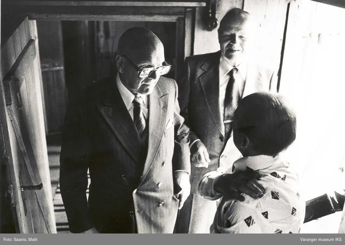 President Kekkonen med Alf Tuomainen og tidl. minister Kustaa Vilkuna? i  Tuomainengården 1977