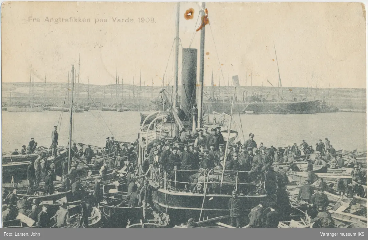 Postkort, agntrafikk på Nordre Våg, passasjerskipet "Imperator Nikolai II" i bakgrunnen
