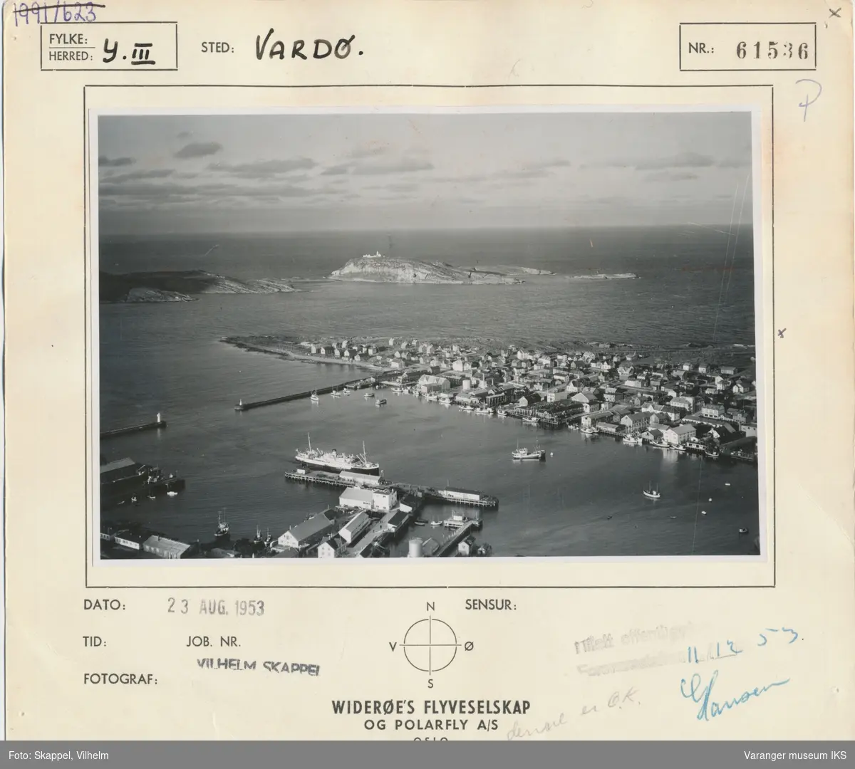 Flyfoto av Vestervågen og havna, sett mot nordøst i 1953