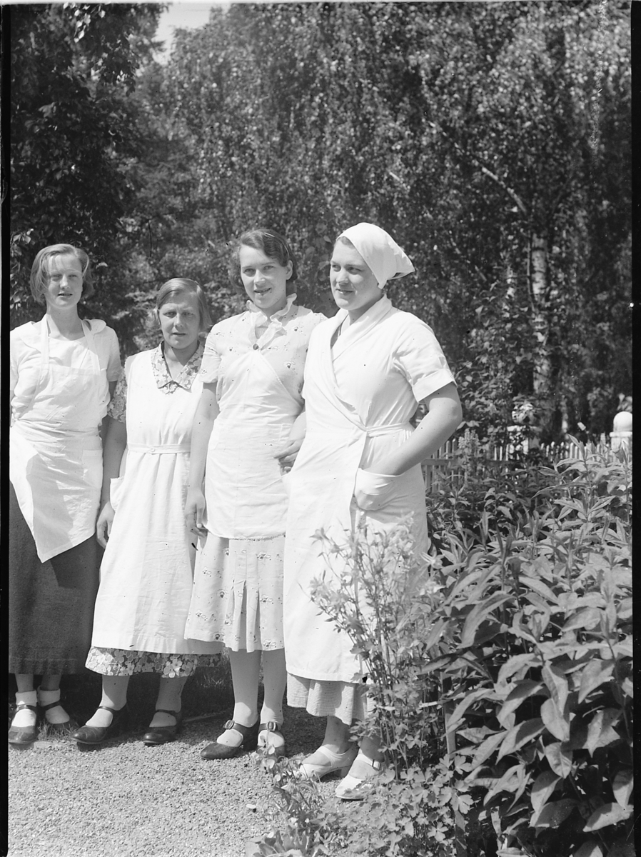 Ringsaker, Moelv, Moelven hotell, gruppe 4 kvinner, betjening, helt til høyre, Oline Håkensveen Engen, kvinnearbeid,