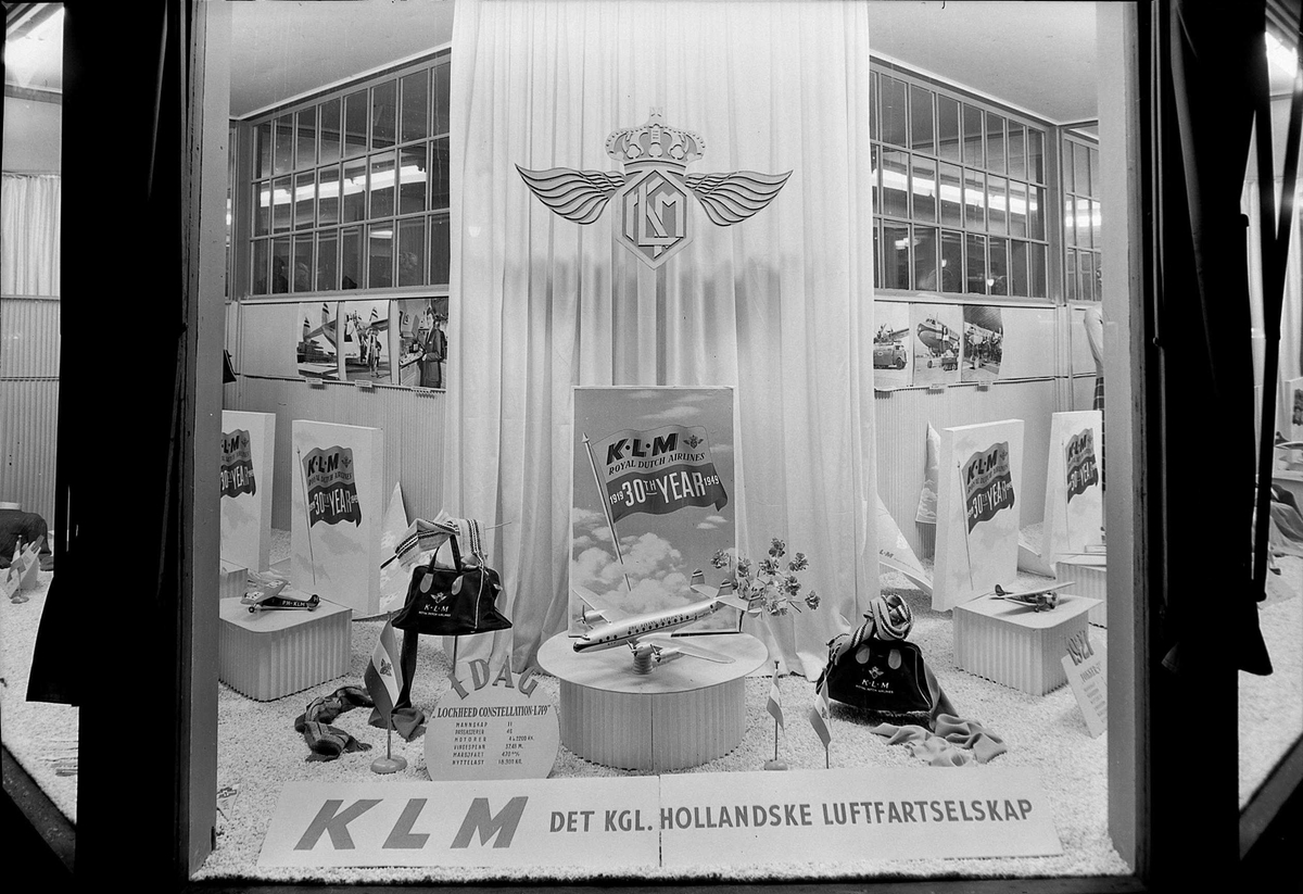 Vindusutstilling for flyselskapet KLM hos Chr. Schreiner