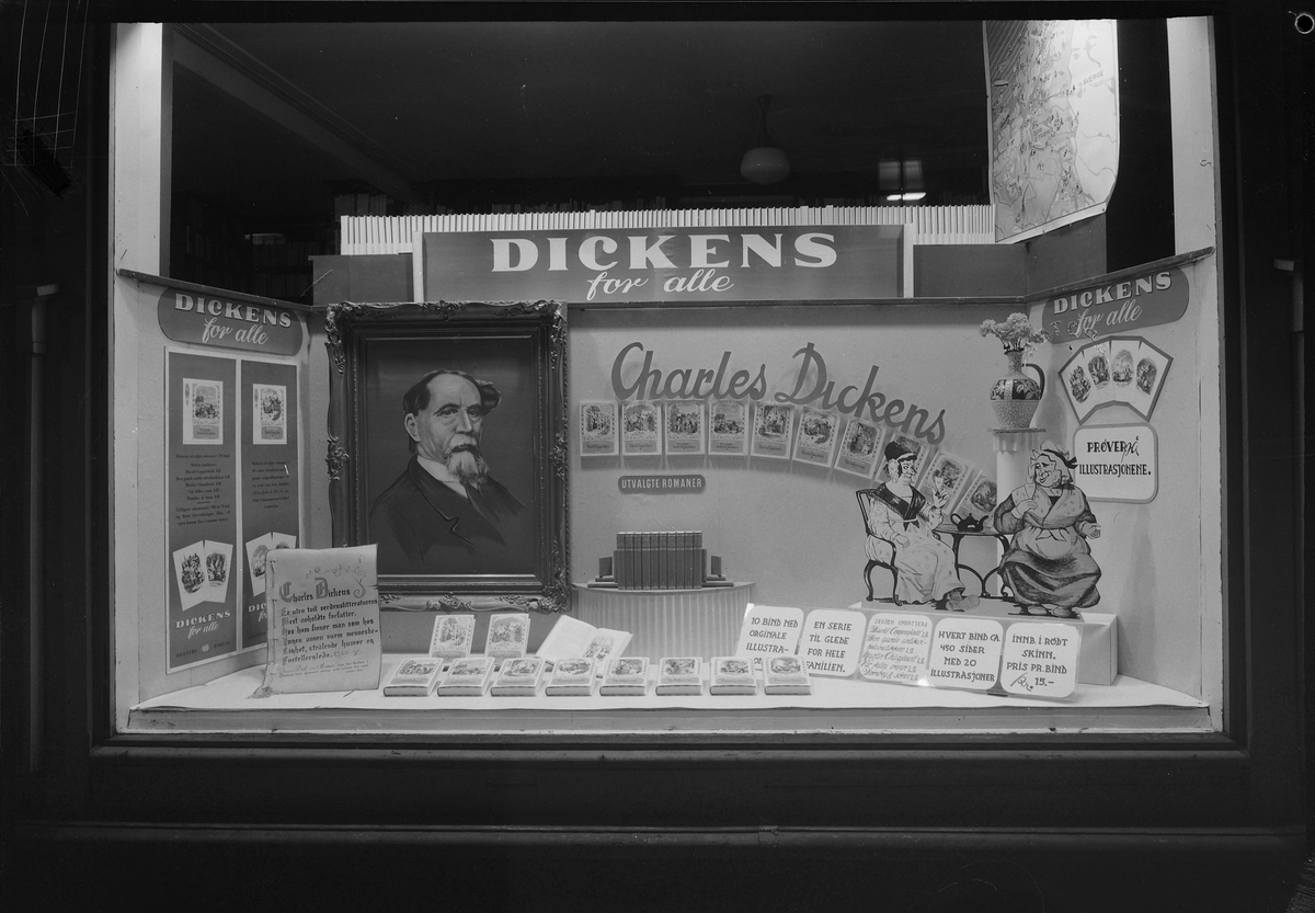 Utstillingsvindu  med Charles Dickens hos F. Bruns Bokhandel