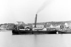 Hamar, Jernbanebrygga, Dampbåt. slepebåten D/S Thor og en go