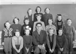 GR: 15 ELEVER M/LÆRER BIE, DREVSJØ SKOLE, ENGERDAL.