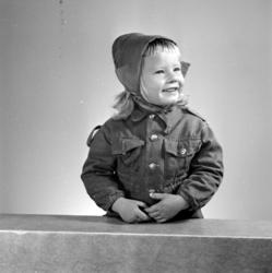 PORT. AV BARN, KARI, FOTO, NORMANN.