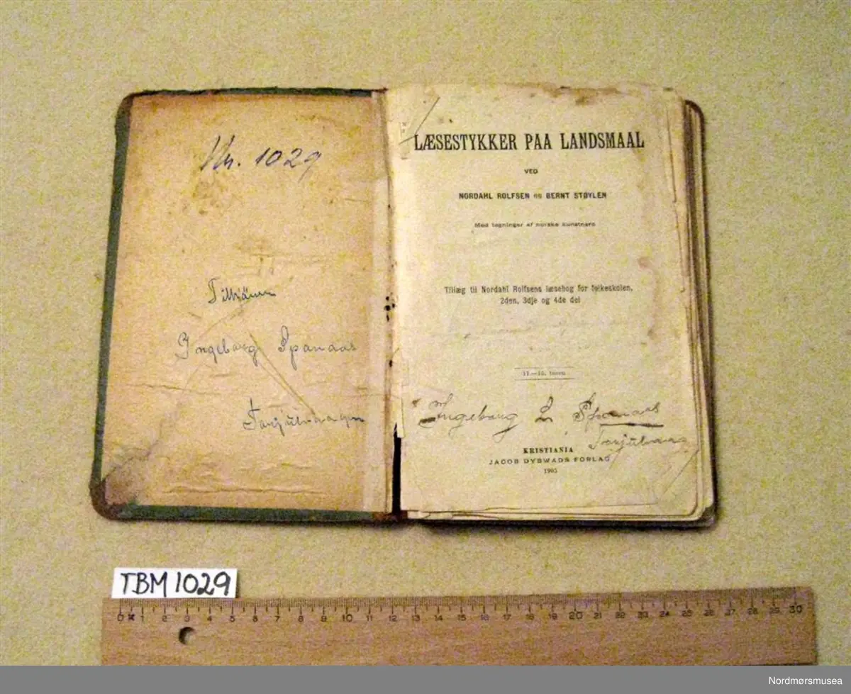 Bok - Stiftelsen Nordmøre museum / DigitaltMuseum