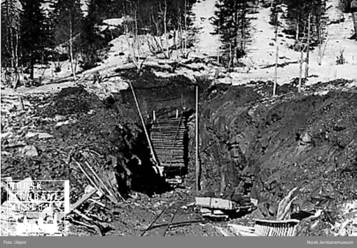 Anlegg av "Sverre Moe-tunnel" ved Røttum, søndre innslag