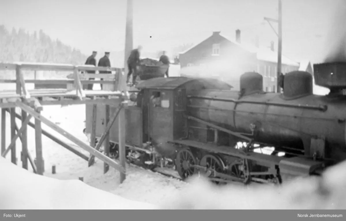Damplokomotiv type 22 el. 24 med vedskorstein
