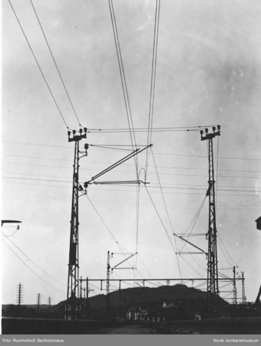 Drammenbanens elektrifisering : kontaktledningsanlegget på Asker stasjon