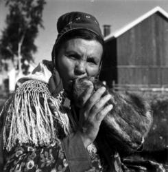 Skallelaging. Kirsten Ravna Gaup Trekker ut tuppen på skalle