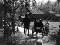 Vognparaden 21. mai 1978. Reisekjerre og Trond Gjerdi på Vel