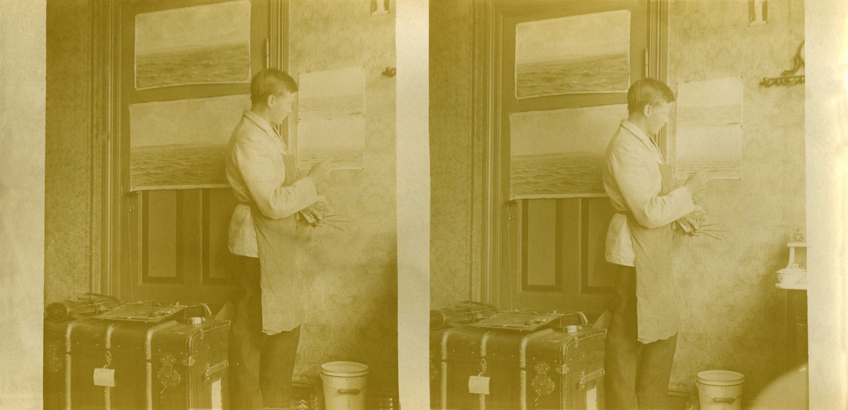 Stereoskopi. Mann i forkle med palett og pensel i atelier i 2.etasje, Briskebyveien 30, Oslo, september 1907.