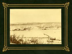 Karasjok, Finnmark. Fotografi av tettsted med kirke i vinter