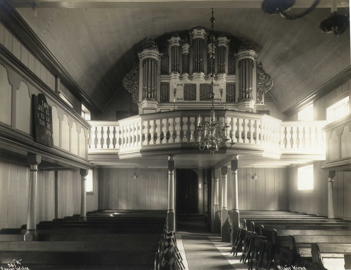 Interiør mot orgel, Risør kirke, Risør, Aust-Agder. 